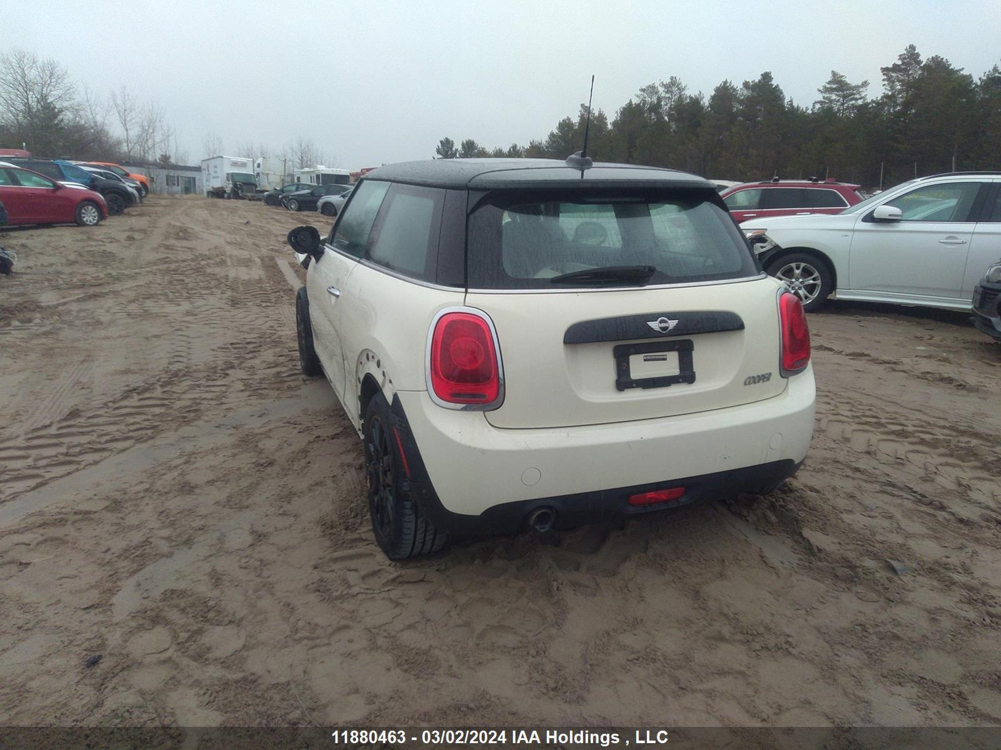 Photo 2 VIN: WMWXP5C56J2G64176 - MINI COOPER 