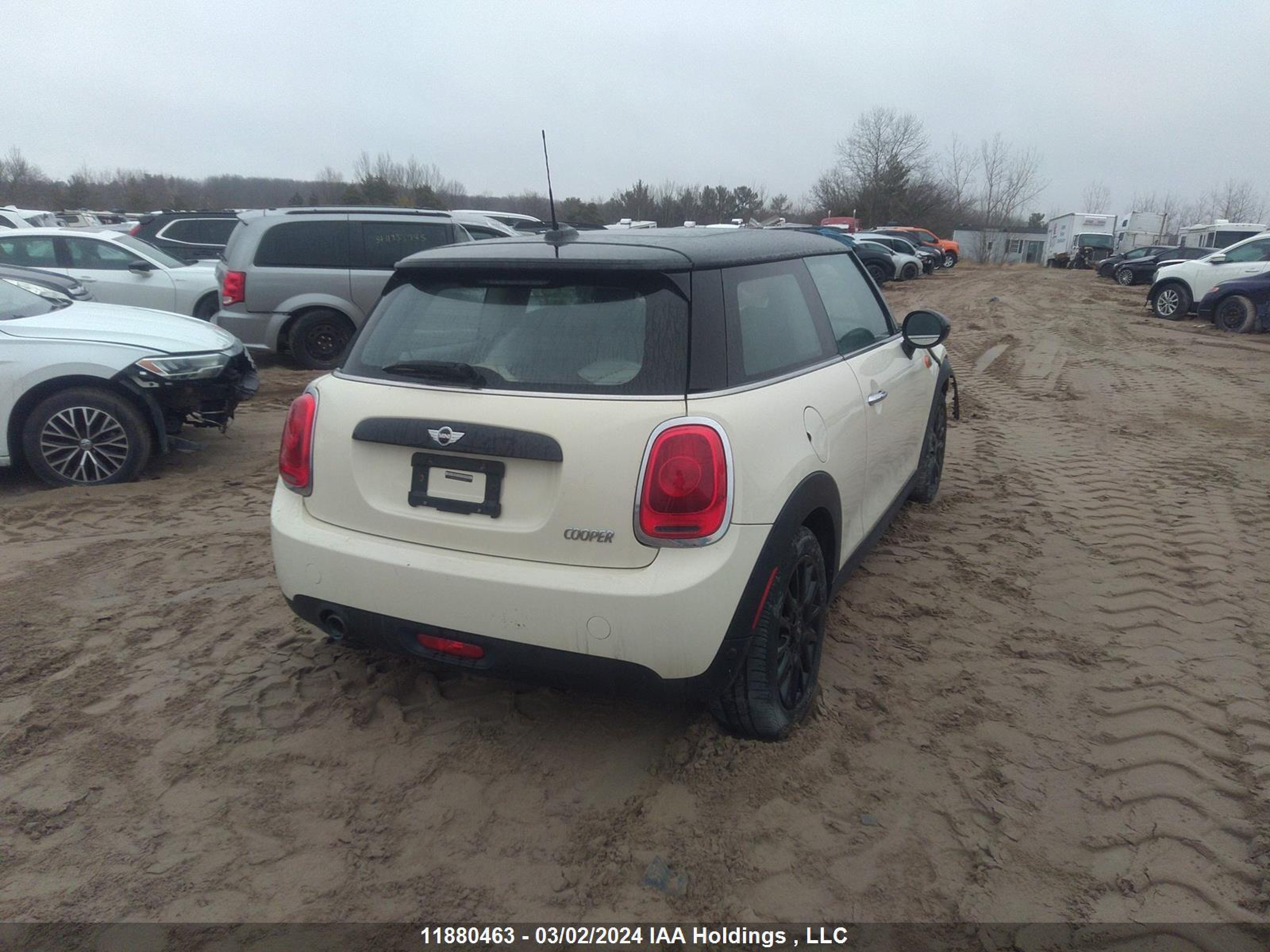 Photo 3 VIN: WMWXP5C56J2G64176 - MINI COOPER 