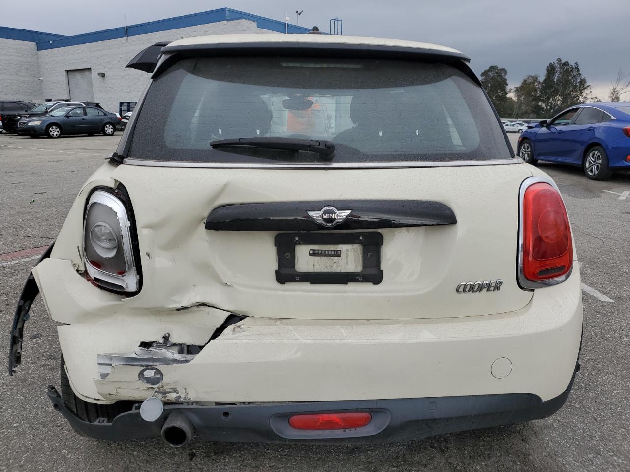 Photo 5 VIN: WMWXP5C58J2H29075 - MINI COOPER 