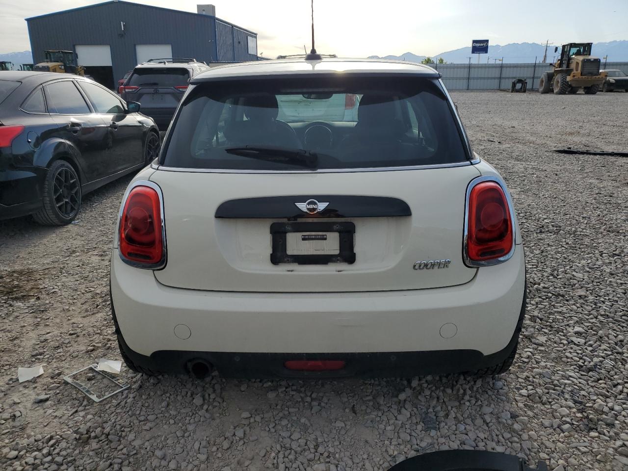 Photo 5 VIN: WMWXP5C5XG2D14266 - MINI COOPER 