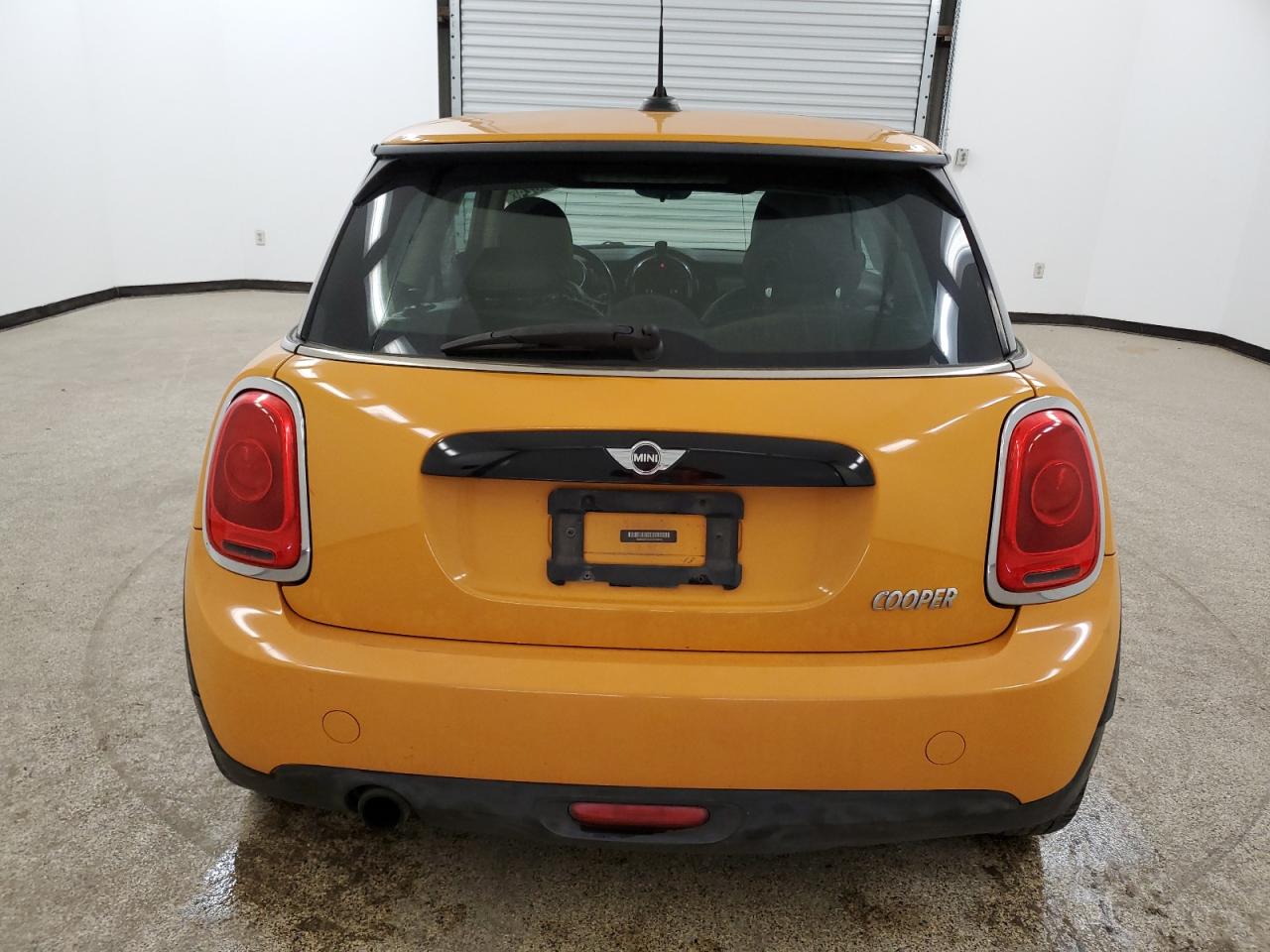 Photo 5 VIN: WMWXP5C5XG3B14918 - MINI COOPER 