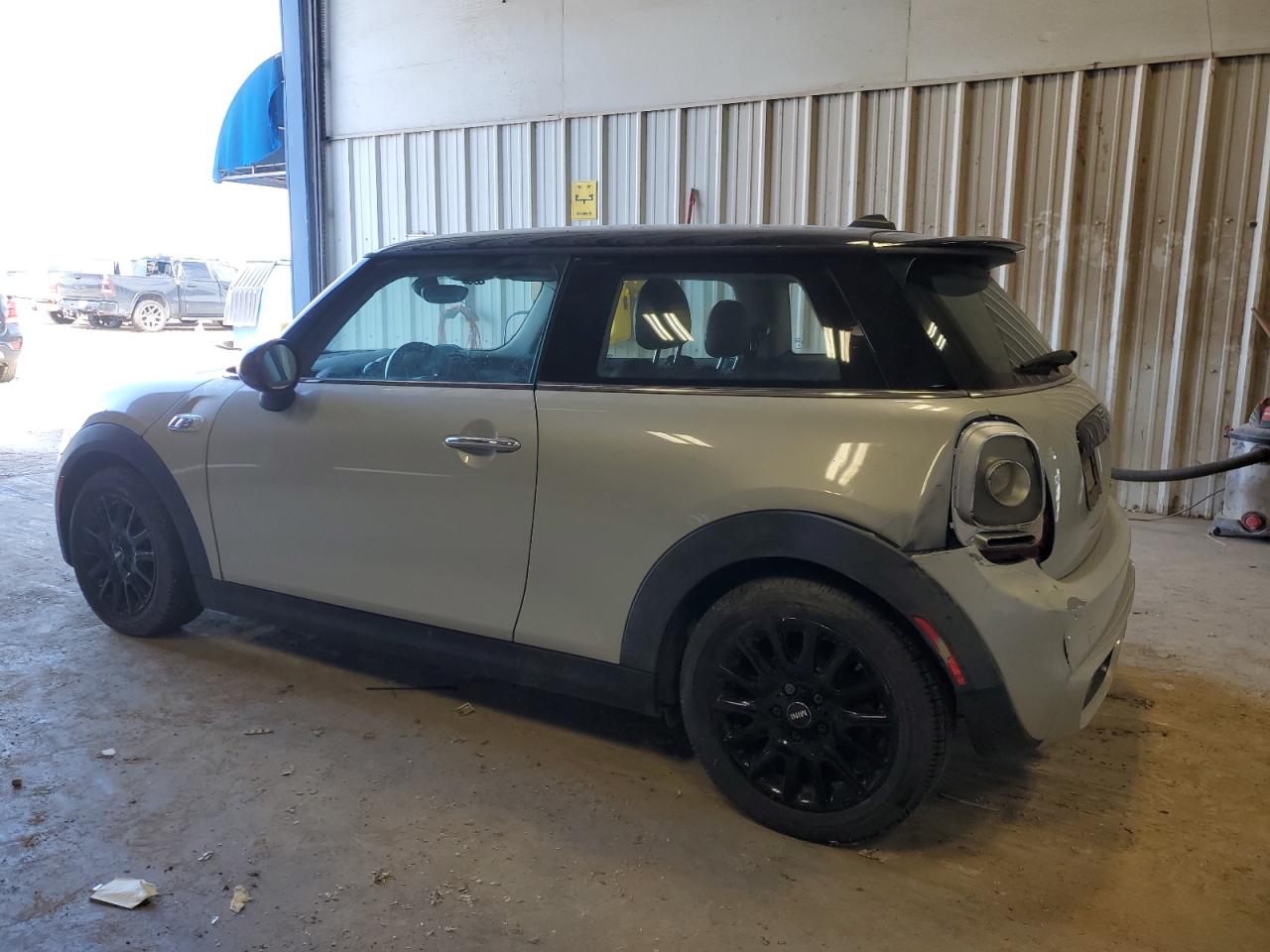 Photo 1 VIN: WMWXP7C51F2A60781 - MINI COOPER 