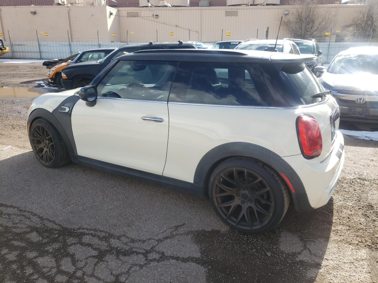 Photo 2 VIN: WMWXP7C52F2A38854 - MINI COOPER 