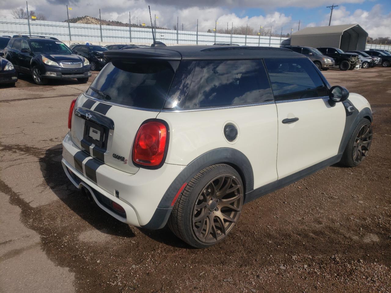 Photo 3 VIN: WMWXP7C52F2A38854 - MINI COOPER 