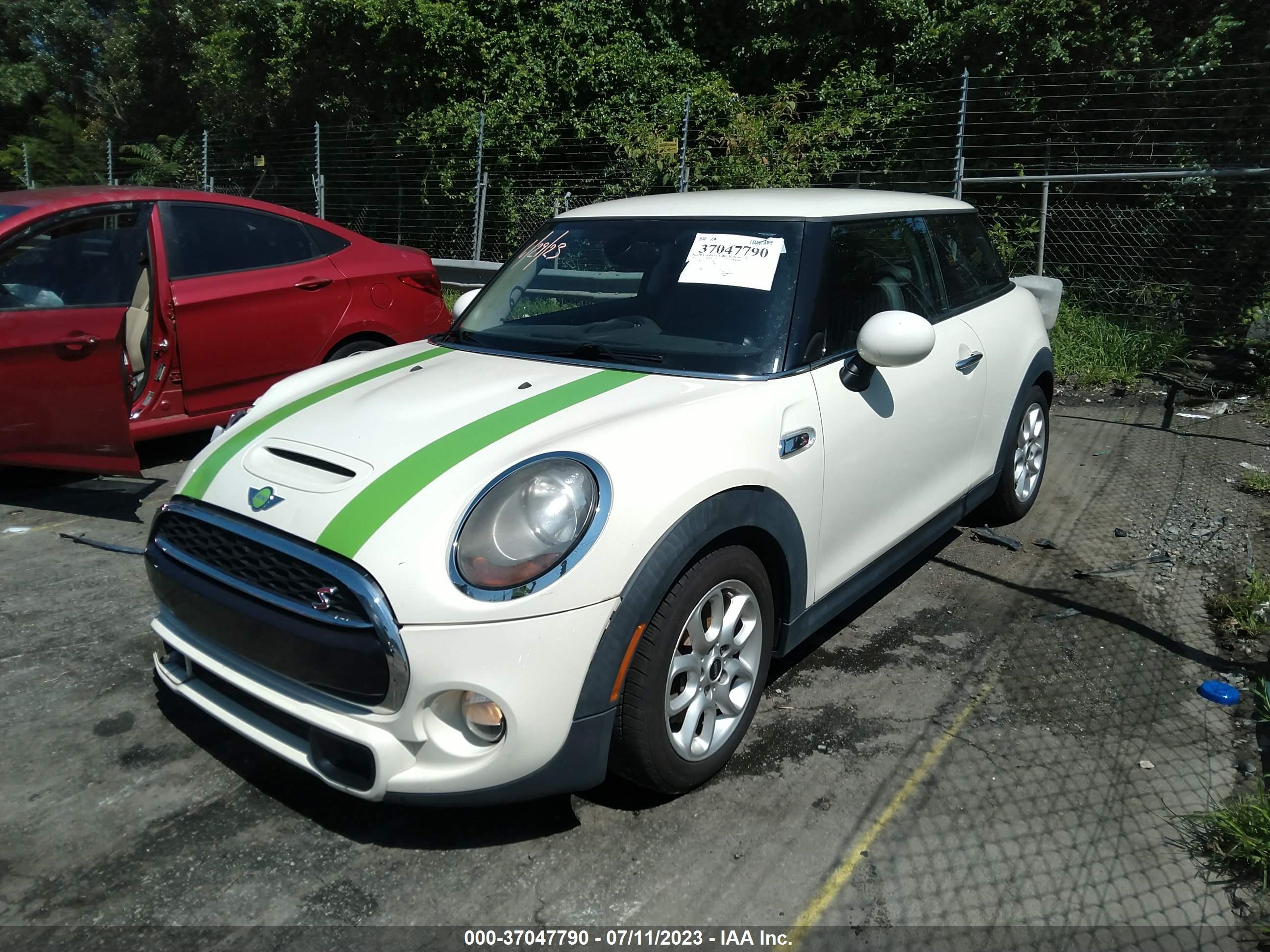 Photo 1 VIN: WMWXP7C54G2A43300 - MINI HARD TOP 