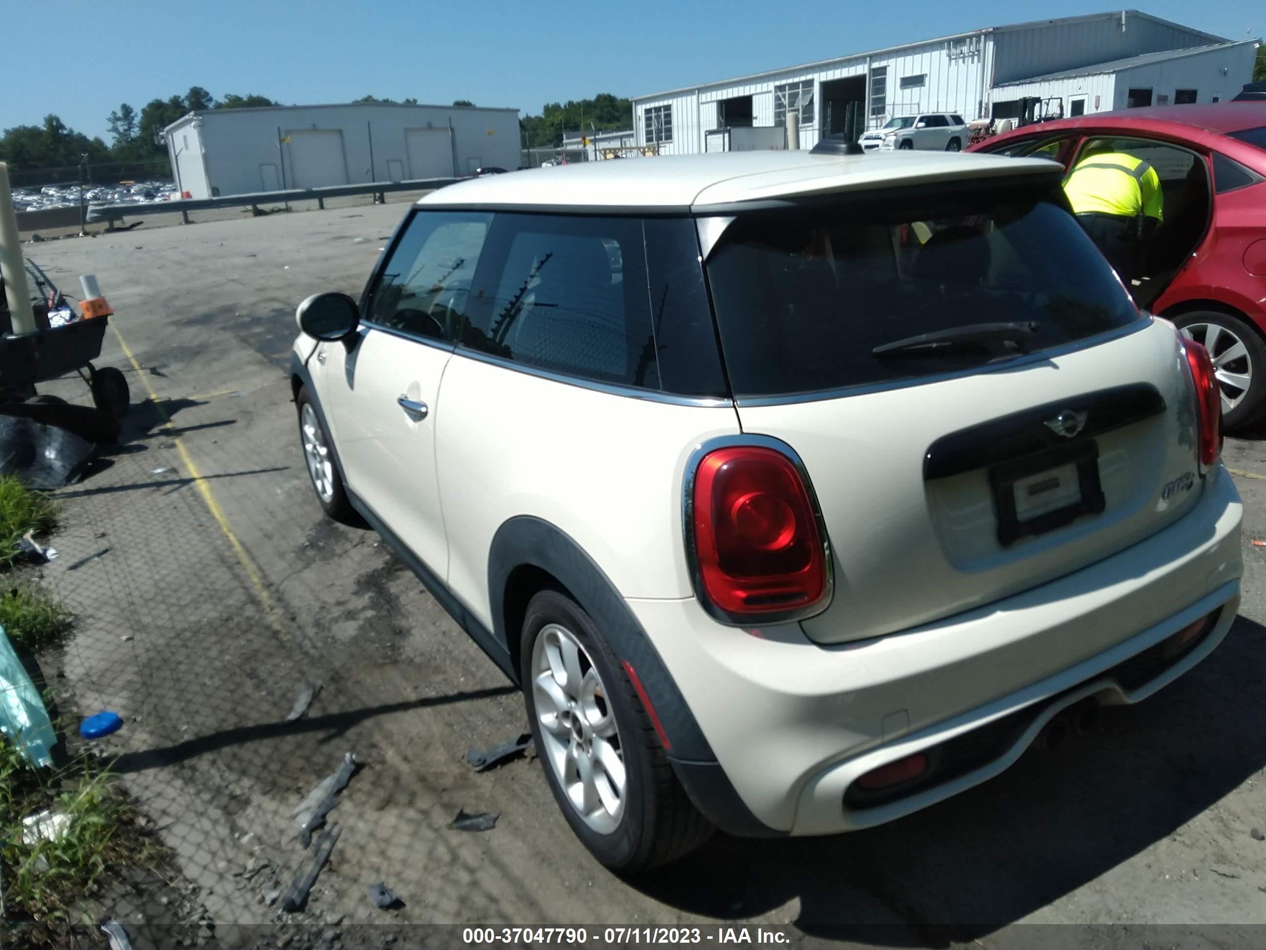 Photo 2 VIN: WMWXP7C54G2A43300 - MINI HARD TOP 