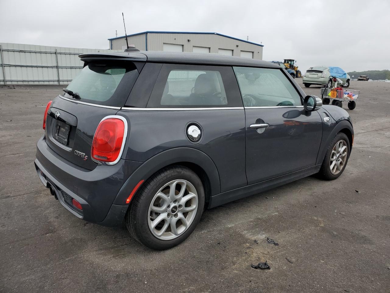 Photo 2 VIN: WMWXP7C58F2A40284 - MINI COOPER 