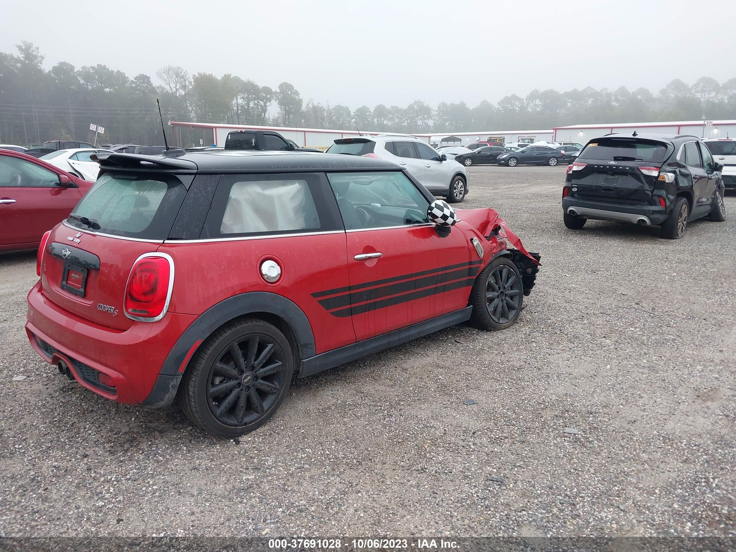 Photo 3 VIN: WMWXP7C59F2A35630 - MINI COOPER S 