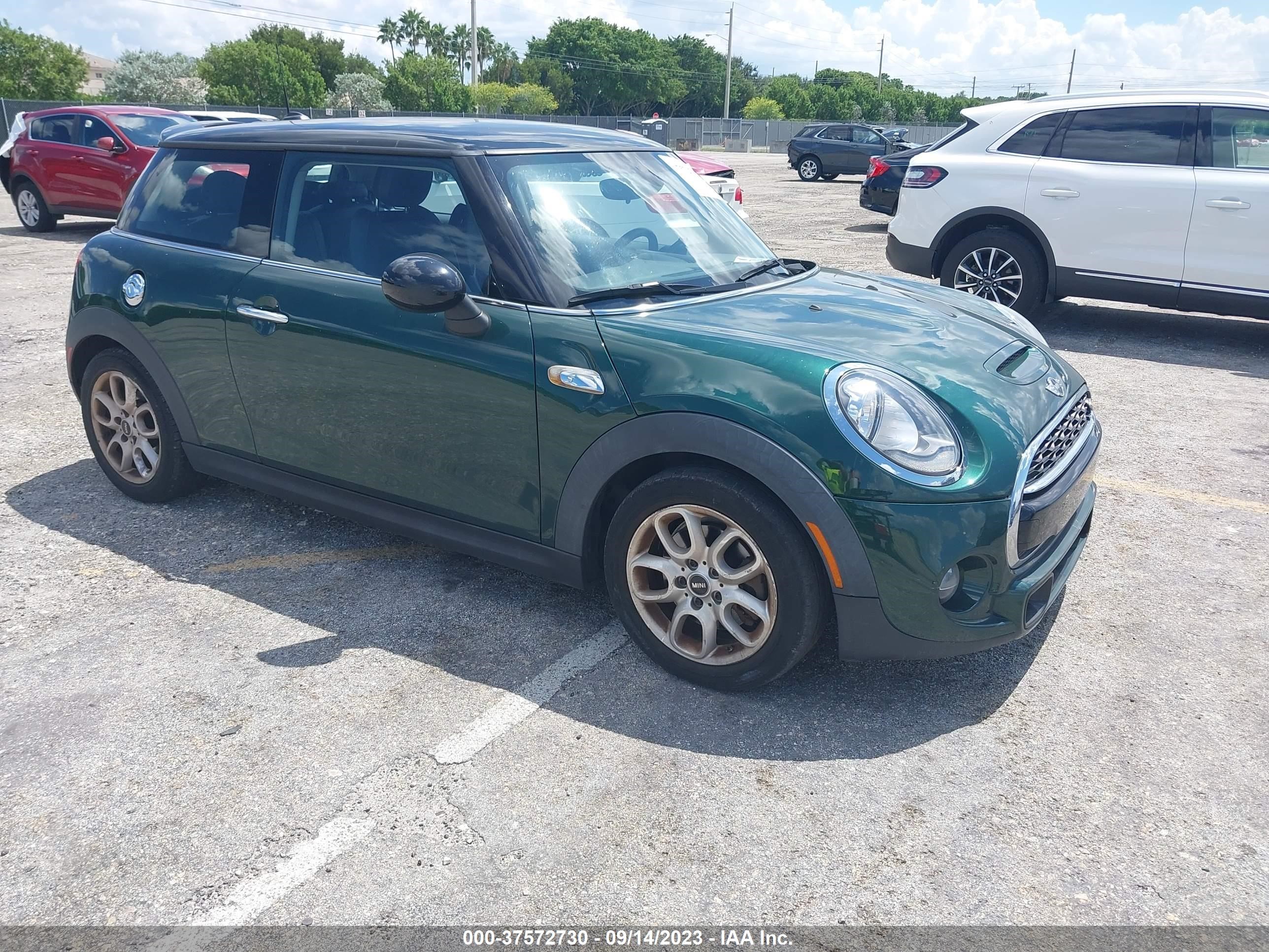 Photo 0 VIN: WMWXP7C59G2A43602 - MINI HARD TOP 