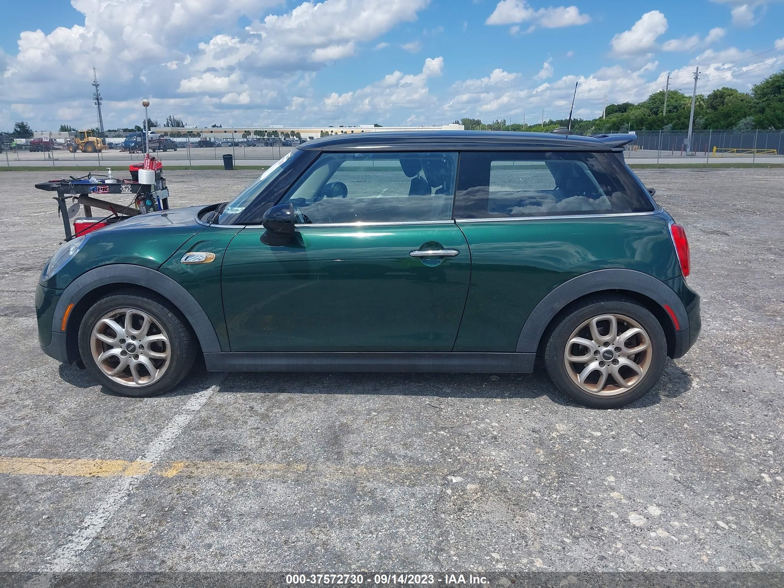 Photo 13 VIN: WMWXP7C59G2A43602 - MINI HARD TOP 