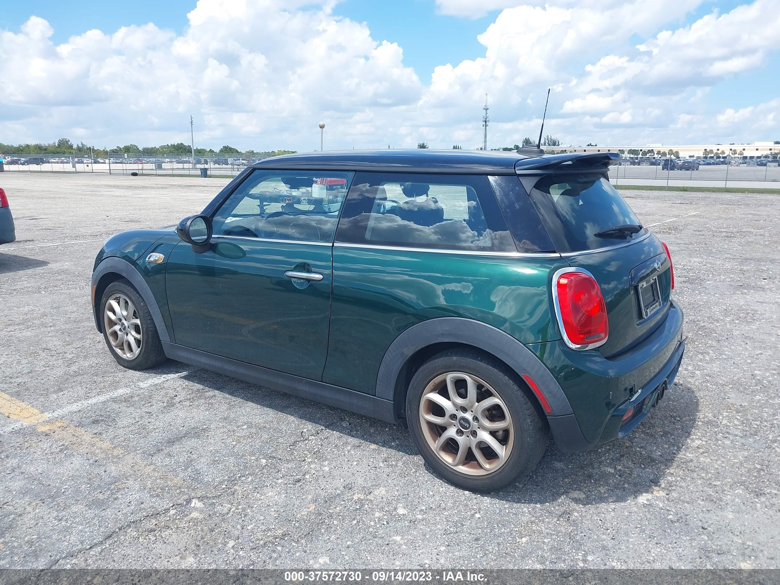 Photo 2 VIN: WMWXP7C59G2A43602 - MINI HARD TOP 