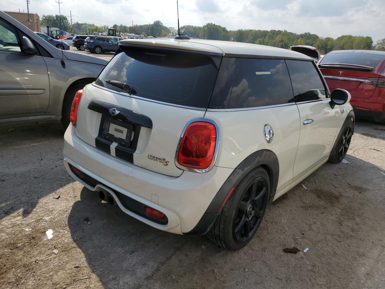 Photo 2 VIN: WMWXP7C5XFT740847 - MINI COOPER 