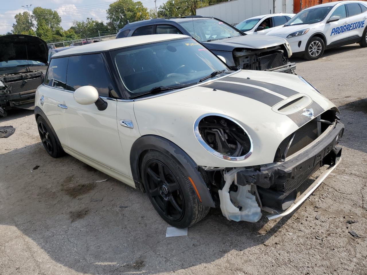 Photo 3 VIN: WMWXP7C5XFT740847 - MINI COOPER 