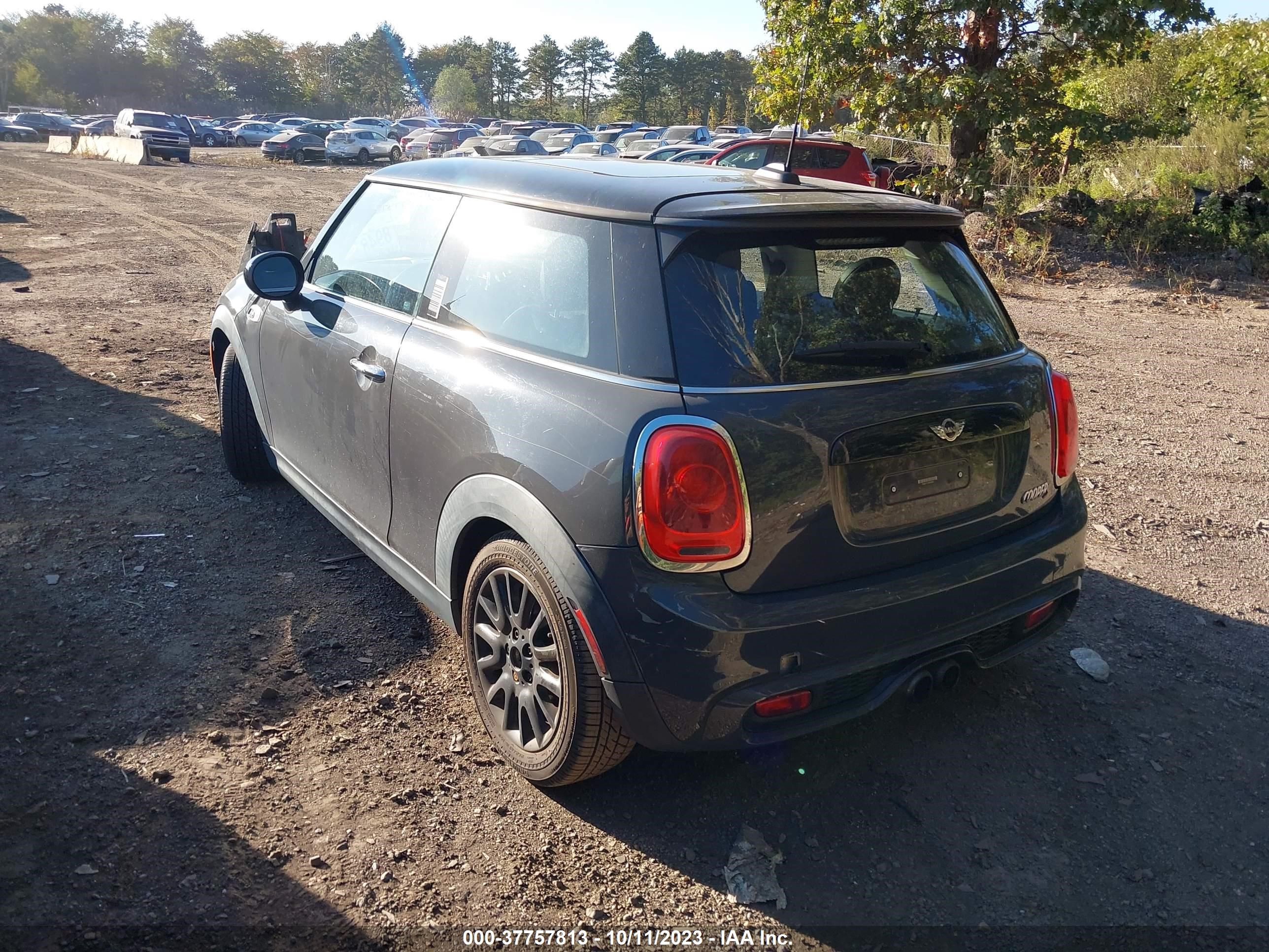 Photo 2 VIN: WMWXP7C5XH3B93925 - MINI COOPER S 