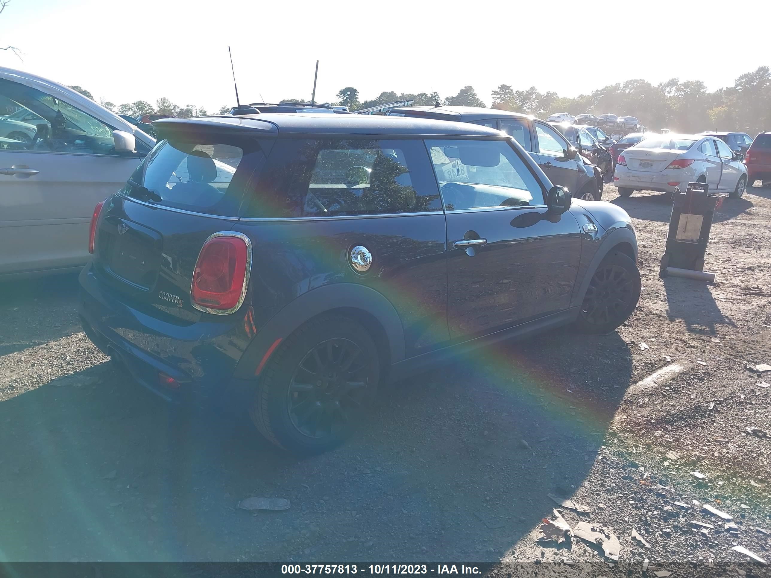 Photo 3 VIN: WMWXP7C5XH3B93925 - MINI COOPER S 