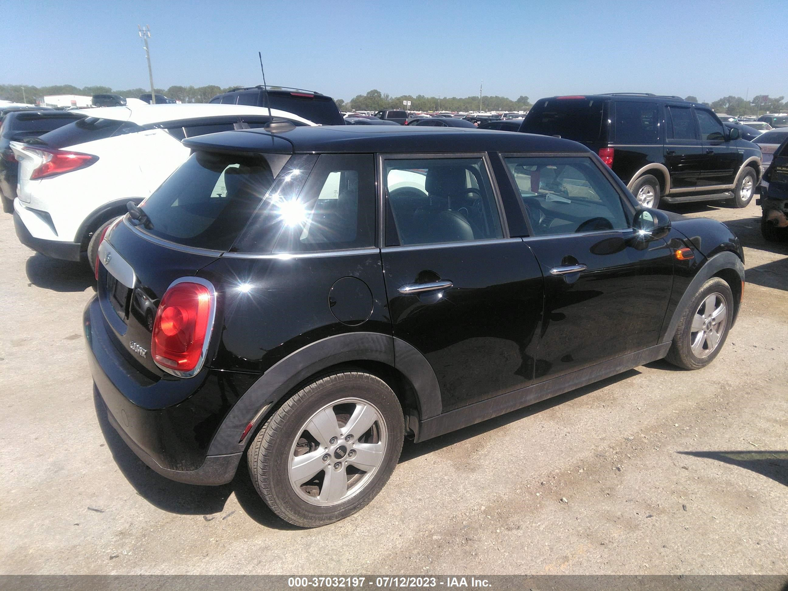 Photo 3 VIN: WMWXS5C52FT833624 - MINI HARD TOP 