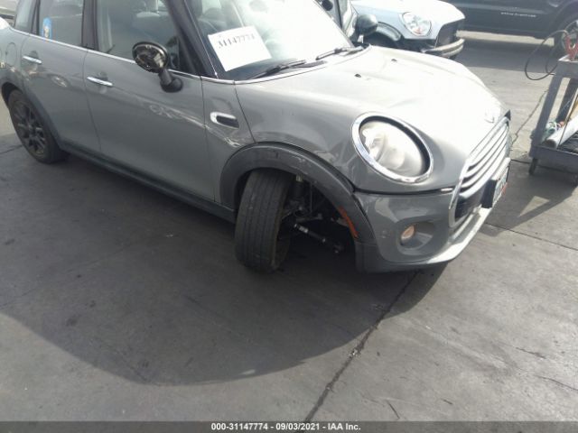 Photo 5 VIN: WMWXU1C51G2A93500 - MINI COOPER HARDTOP 4 DOOR 