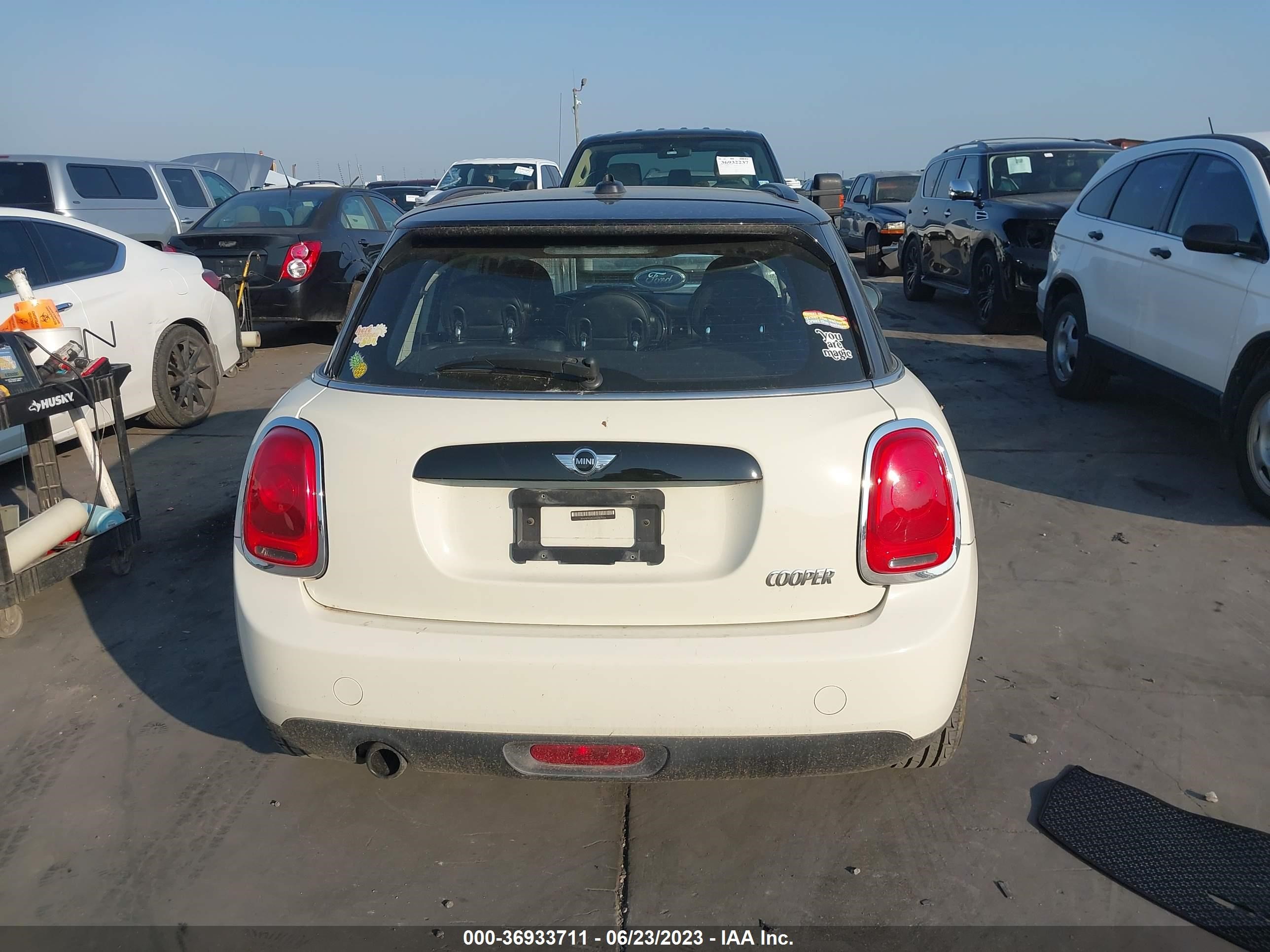 Photo 15 VIN: WMWXU1C59G2E17034 - MINI HARD TOP 