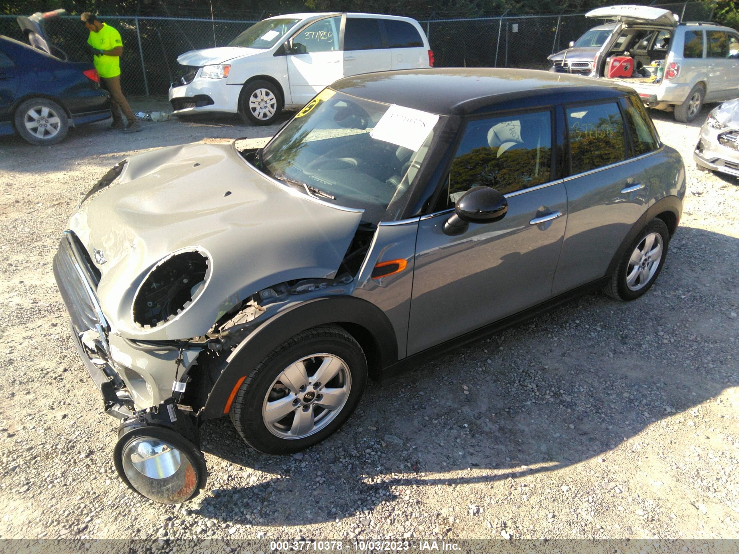 Photo 1 VIN: WMWXU1C59J2F81200 - MINI HARD TOP 