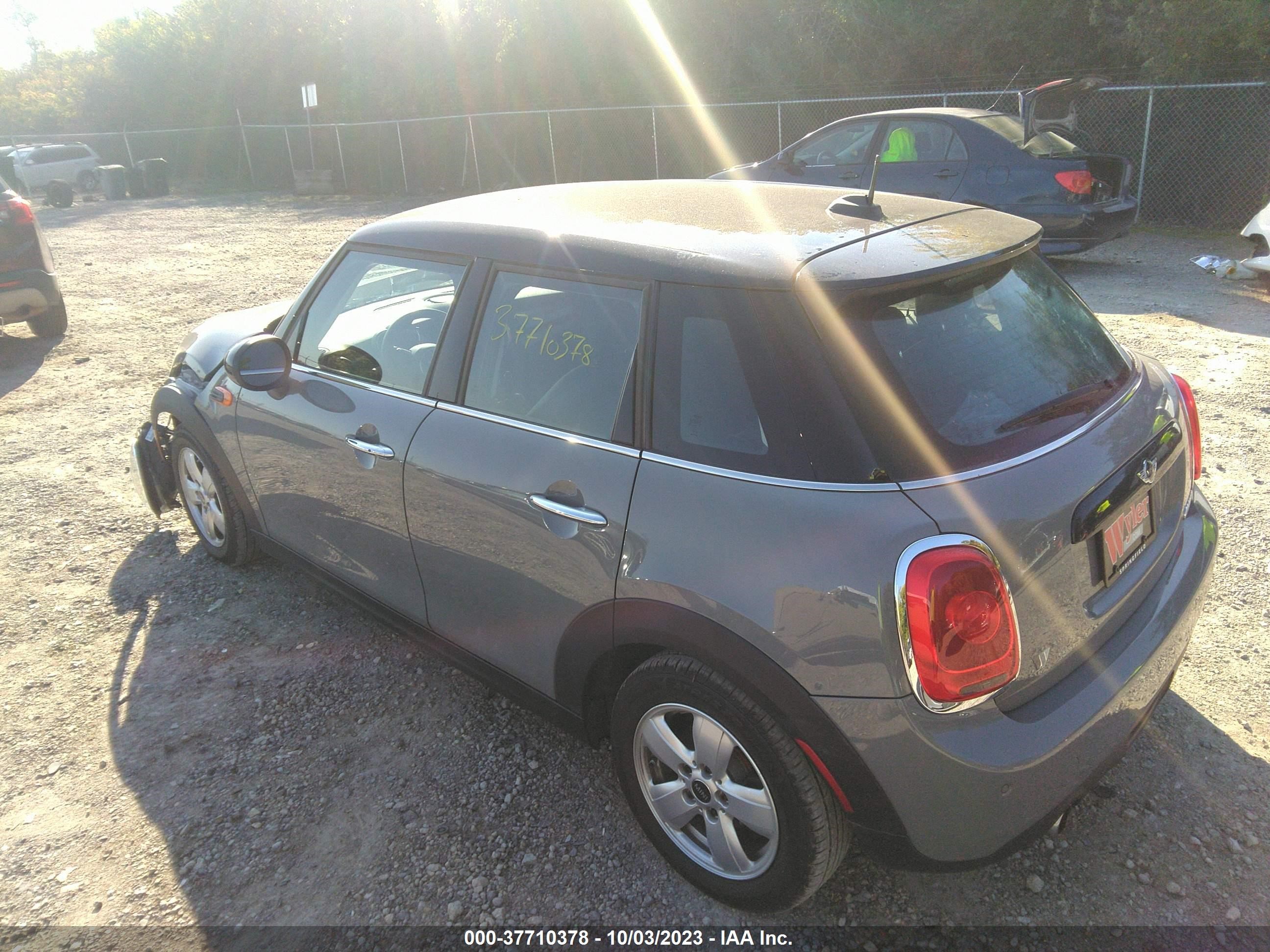 Photo 2 VIN: WMWXU1C59J2F81200 - MINI HARD TOP 