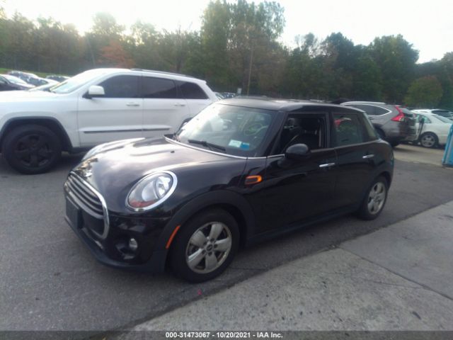 Photo 1 VIN: WMWXU1C5XG2D11319 - MINI COOPER HARDTOP 4 DOOR 