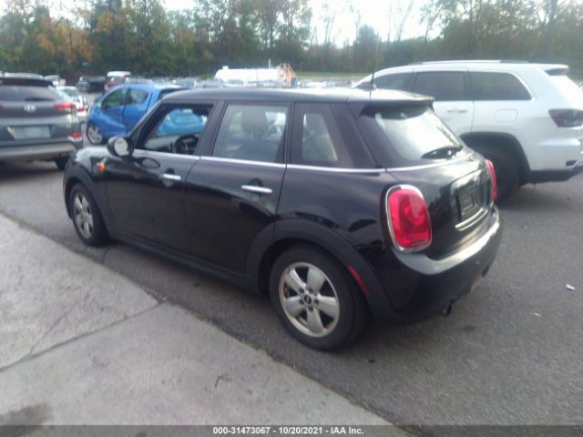 Photo 2 VIN: WMWXU1C5XG2D11319 - MINI COOPER HARDTOP 4 DOOR 