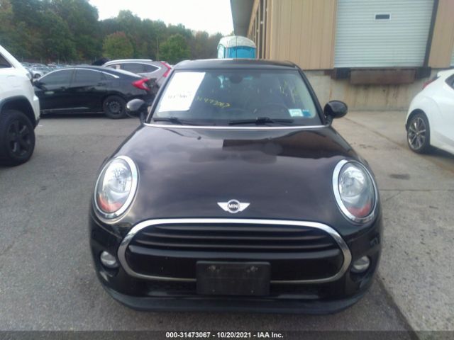 Photo 5 VIN: WMWXU1C5XG2D11319 - MINI COOPER HARDTOP 4 DOOR 