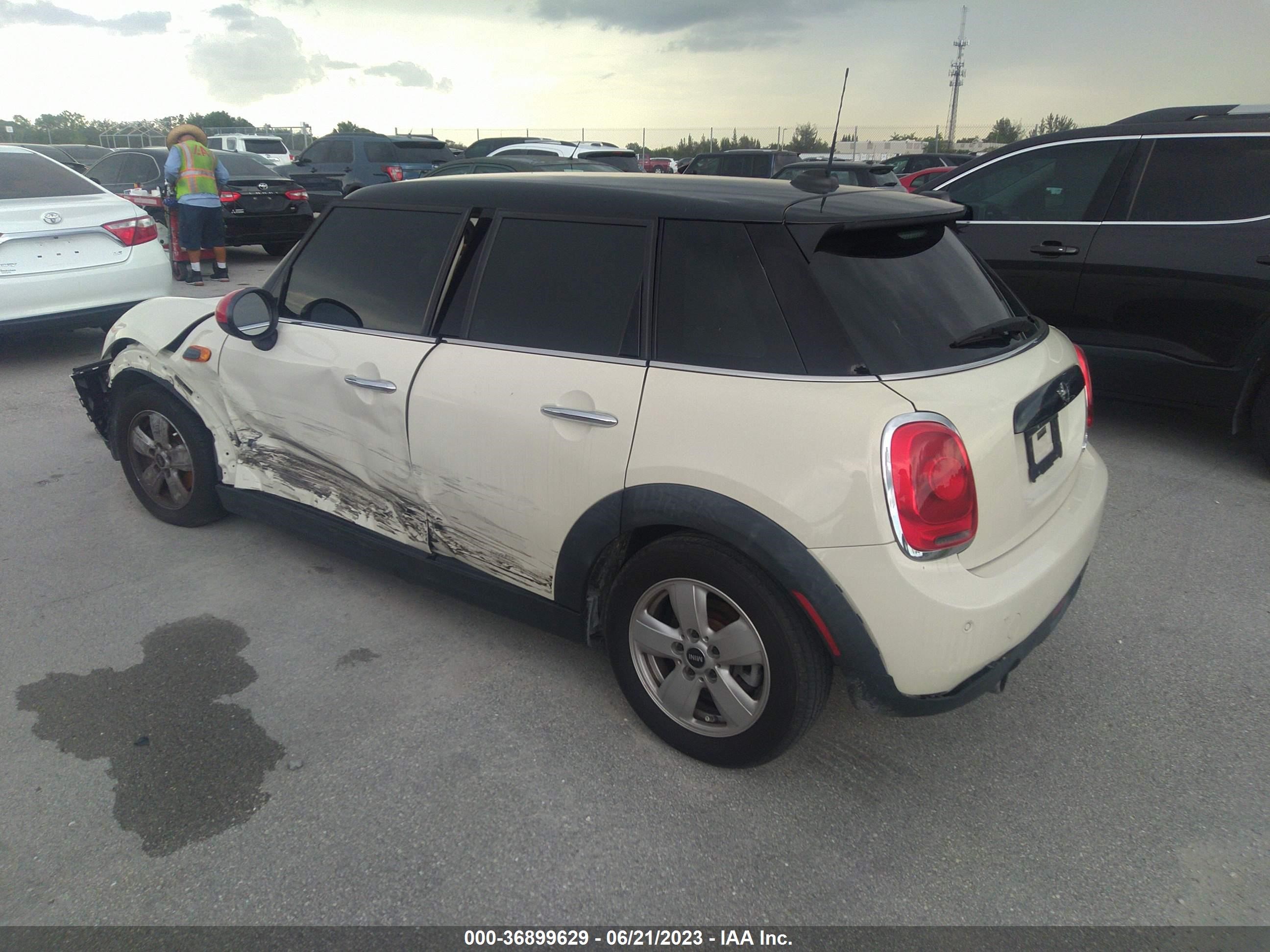 Photo 2 VIN: WMWXU1C5XG2D11692 - MINI HARD TOP 