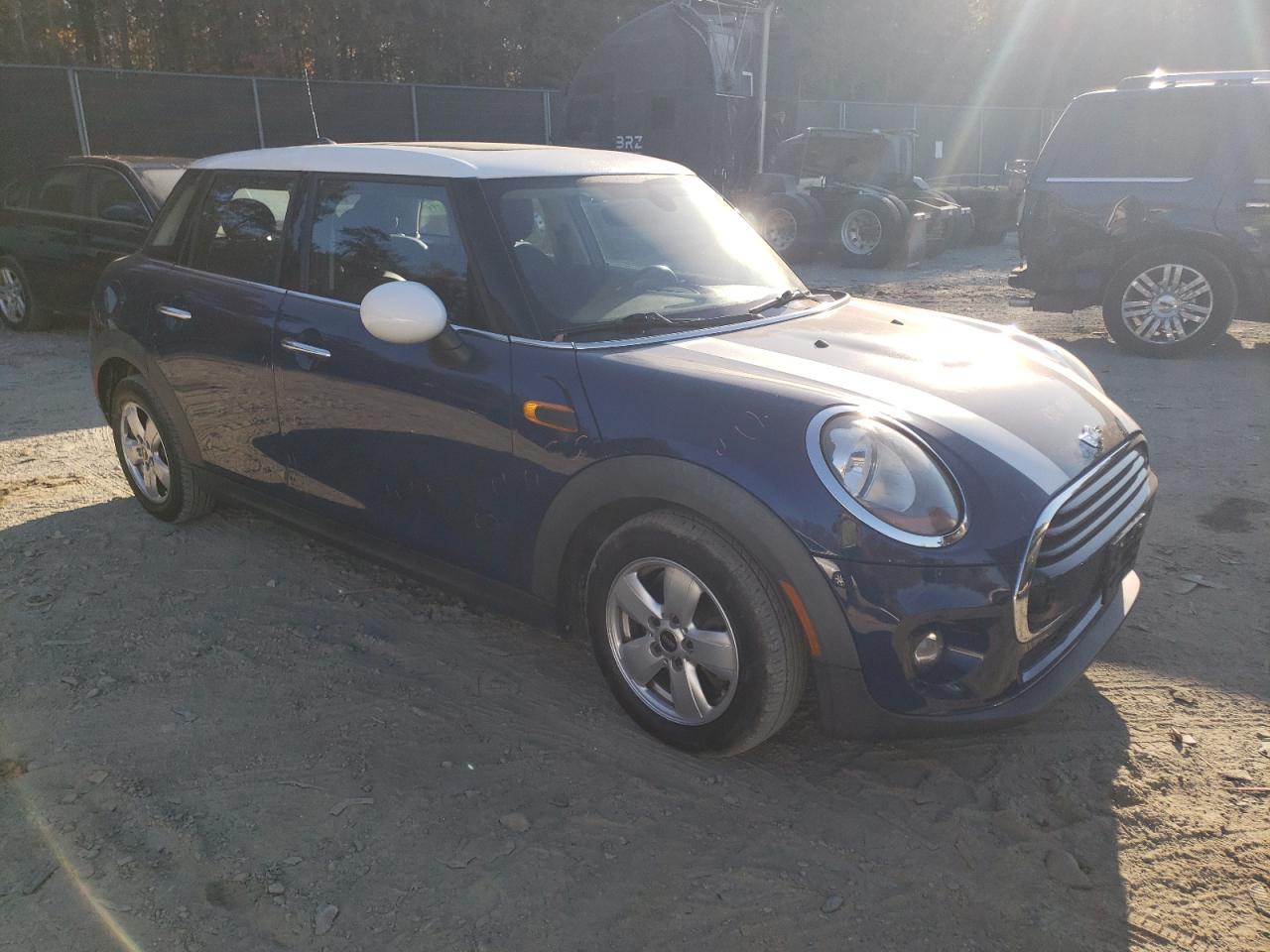 Photo 3 VIN: WMWXU1C5XH2E18405 - MINI COOPER 