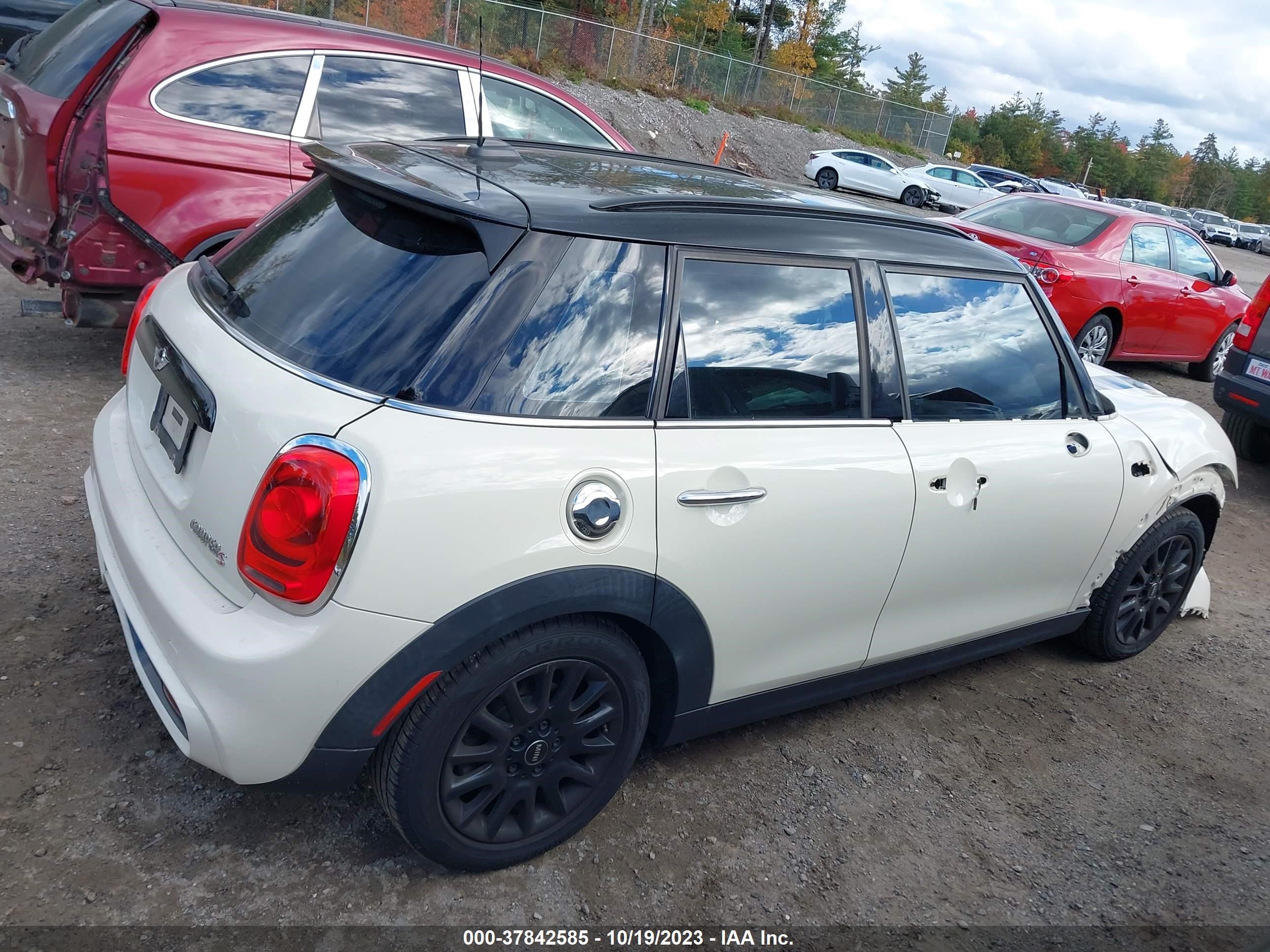 Photo 13 VIN: WMWXU3C51F2B57318 - MINI HARD TOP 