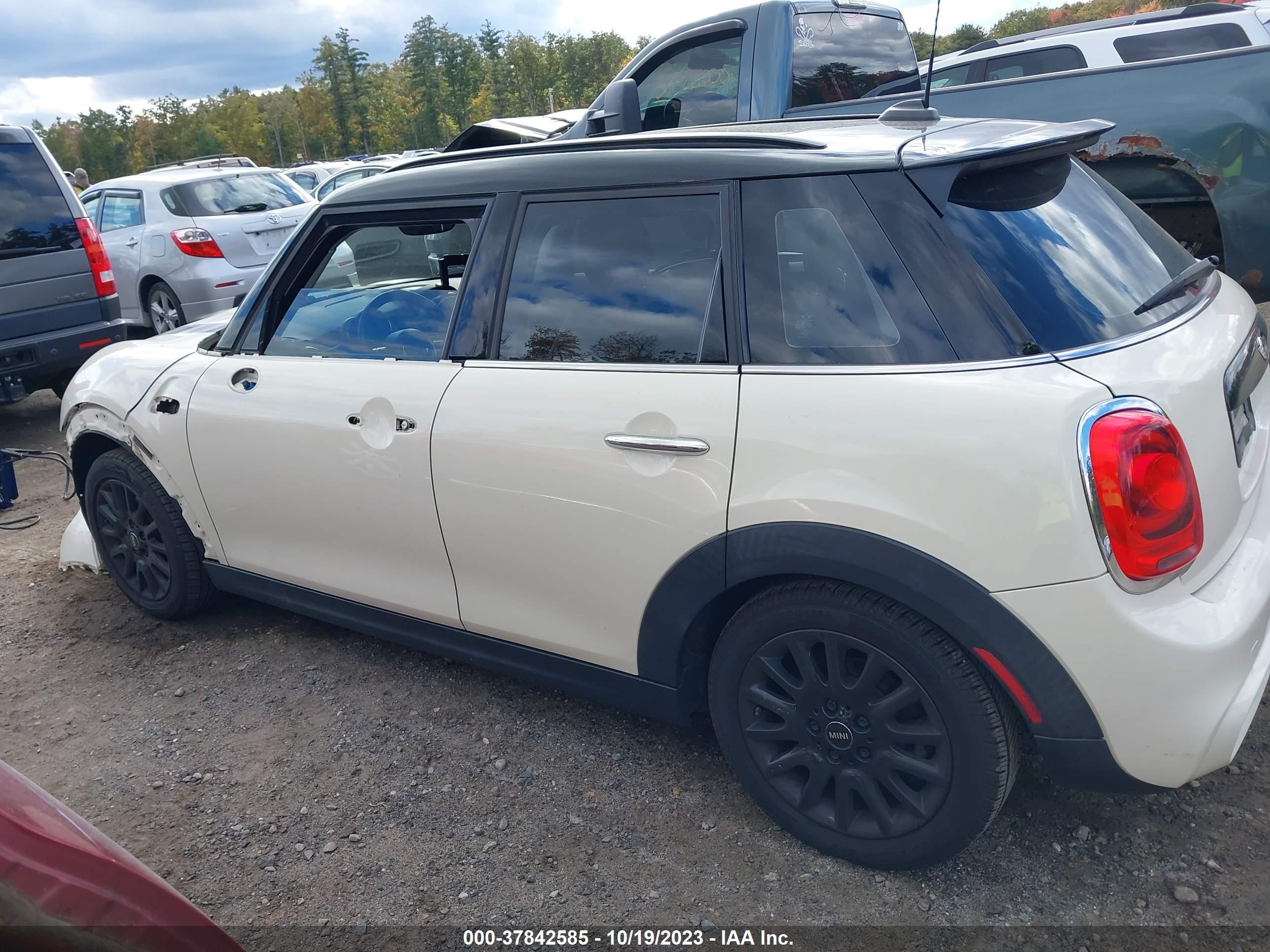 Photo 14 VIN: WMWXU3C51F2B57318 - MINI HARD TOP 