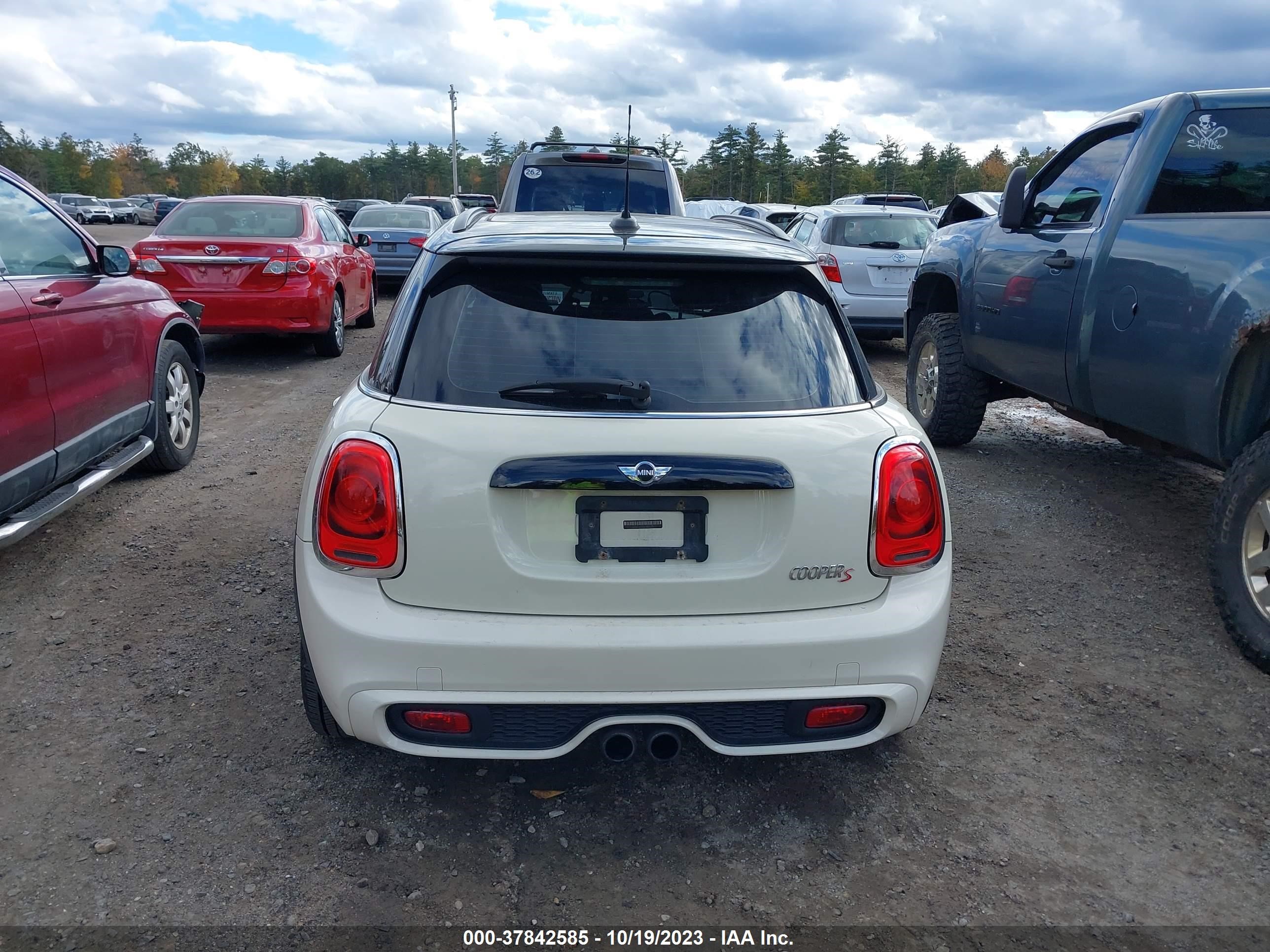 Photo 16 VIN: WMWXU3C51F2B57318 - MINI HARD TOP 