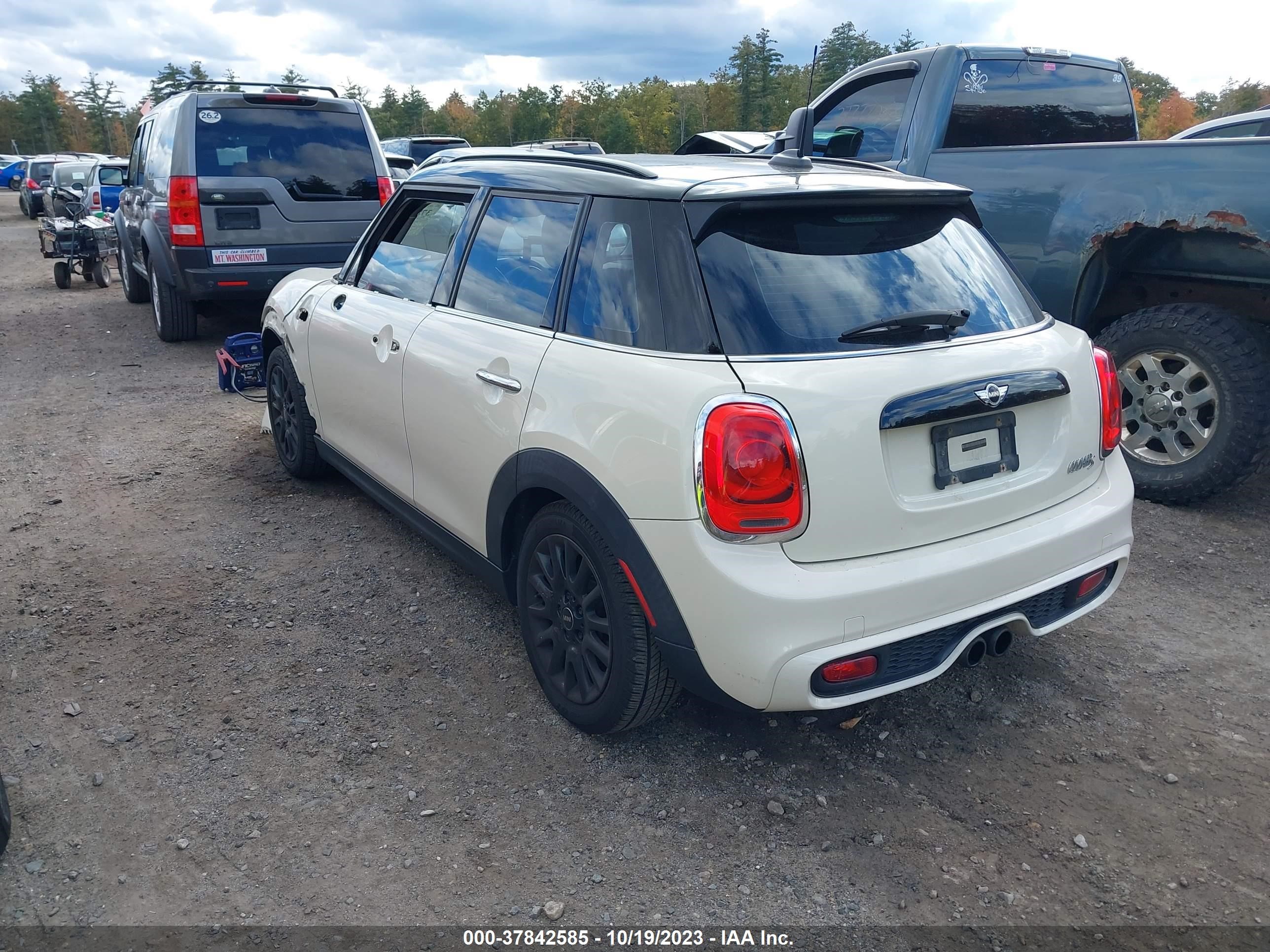 Photo 2 VIN: WMWXU3C51F2B57318 - MINI HARD TOP 