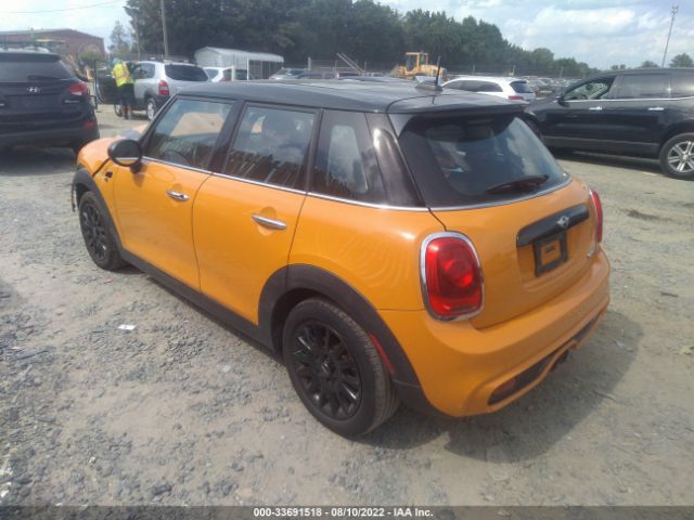 Photo 2 VIN: WMWXU3C53F2B56557 - MINI COOPER HARDTOP 4 DOOR 