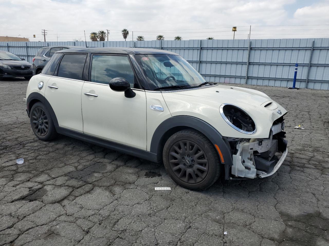 Photo 3 VIN: WMWXU3C55G2B67142 - MINI COOPER 