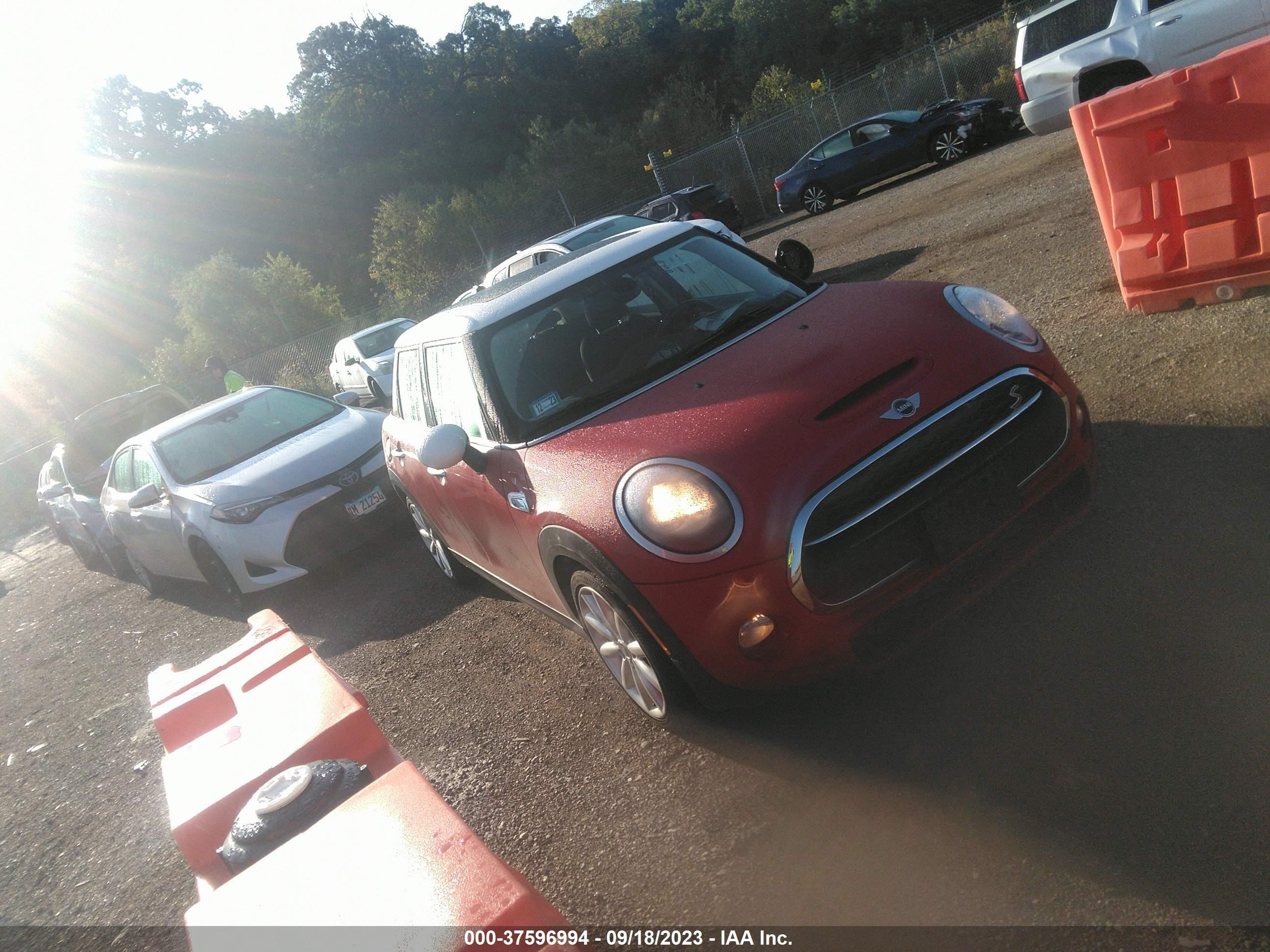 Photo 0 VIN: WMWXU3C57H2B64082 - MINI HARD TOP 