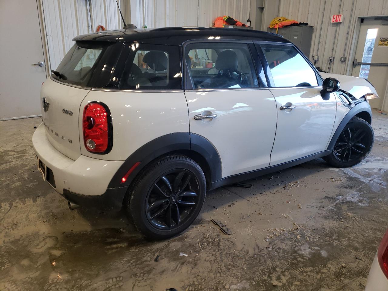 Photo 2 VIN: WMWZB3C50FWR44166 - MINI COOPER 