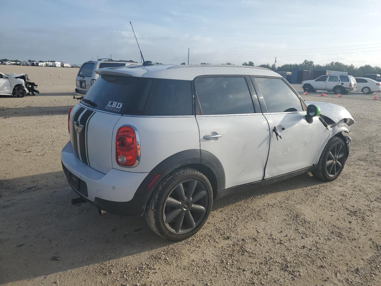 Photo 2 VIN: WMWZB3C52EWR37203 - MINI COOPER 