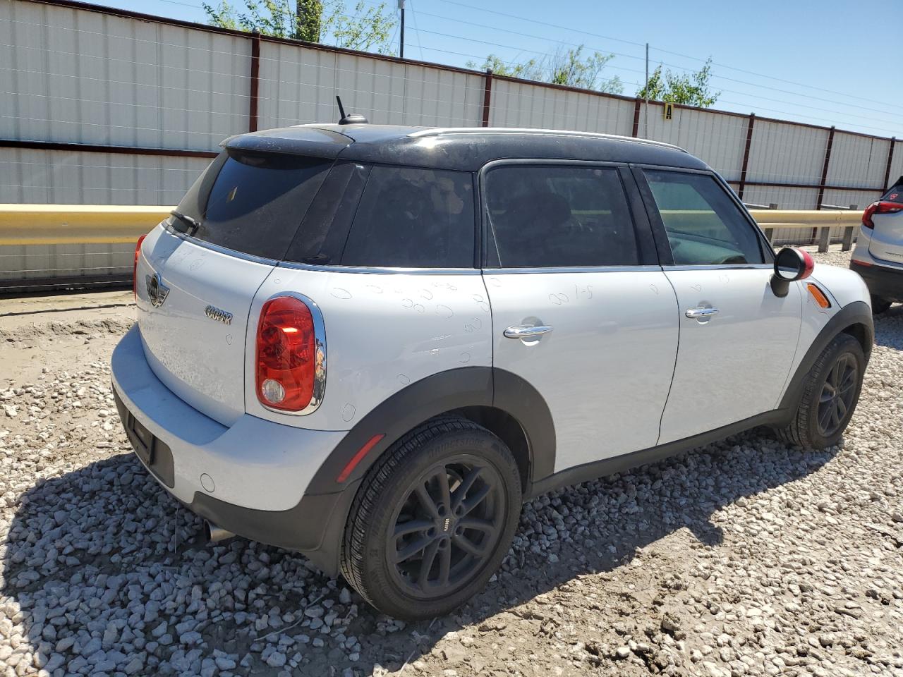 Photo 2 VIN: WMWZB3C52FWR44654 - MINI COOPER 