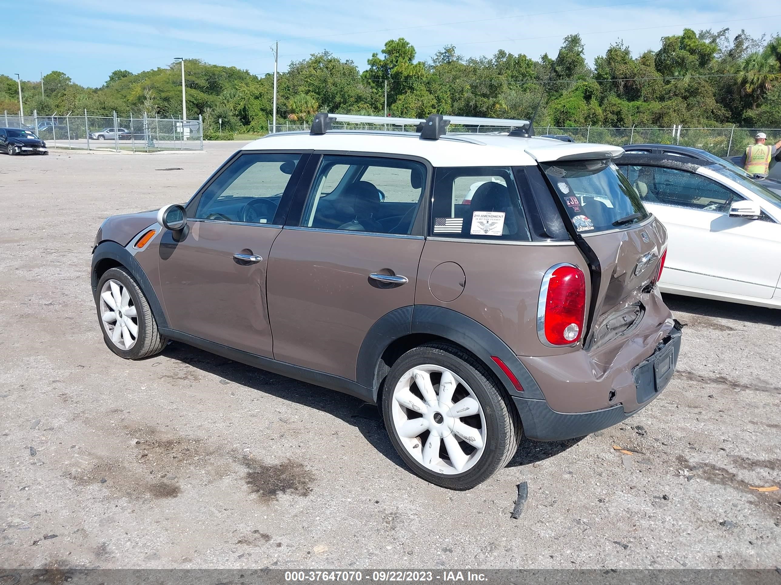 Photo 2 VIN: WMWZB3C53BWM29267 - MINI COUNTRYMAN 