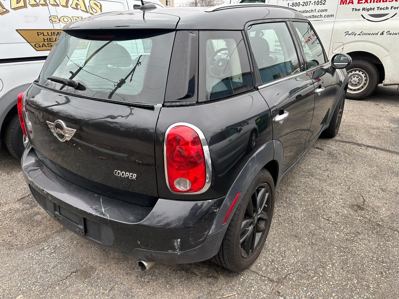 Photo 2 VIN: WMWZB3C57CWM05670 - MINI COOPER 