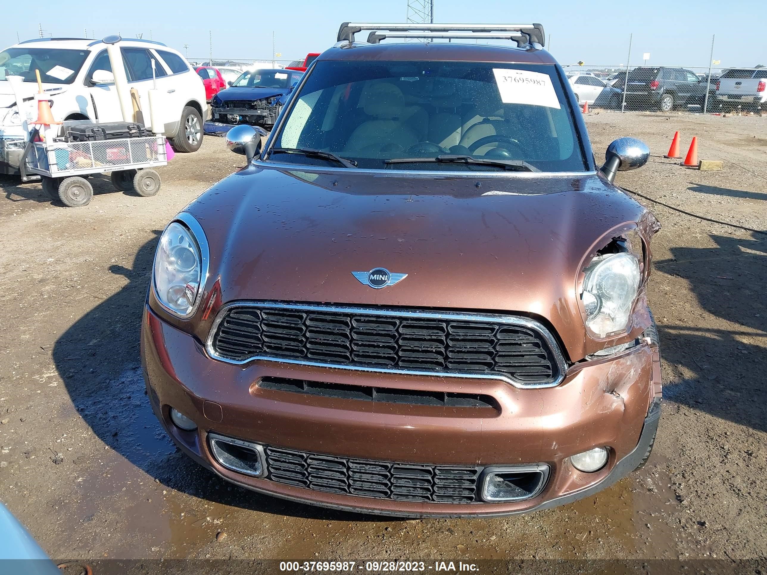 Photo 11 VIN: WMWZC3C53EWP29375 - MINI COUNTRYMAN 