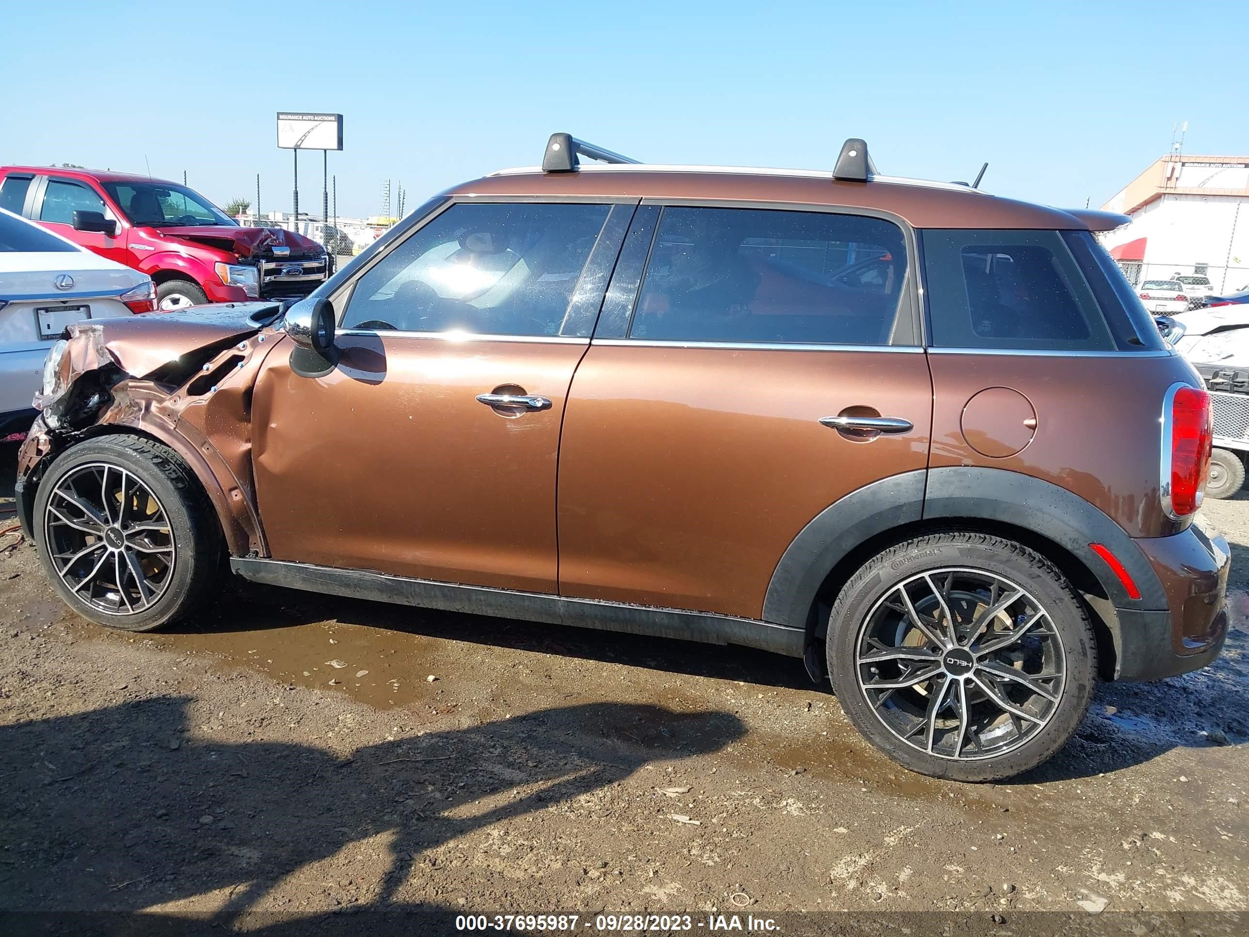 Photo 13 VIN: WMWZC3C53EWP29375 - MINI COUNTRYMAN 