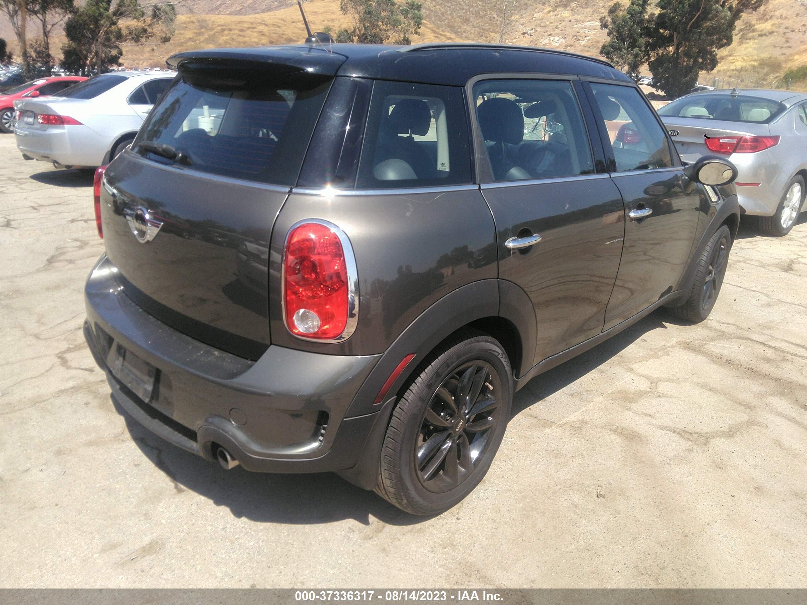 Photo 3 VIN: WMWZC3C59EWP26626 - MINI COUNTRYMAN 