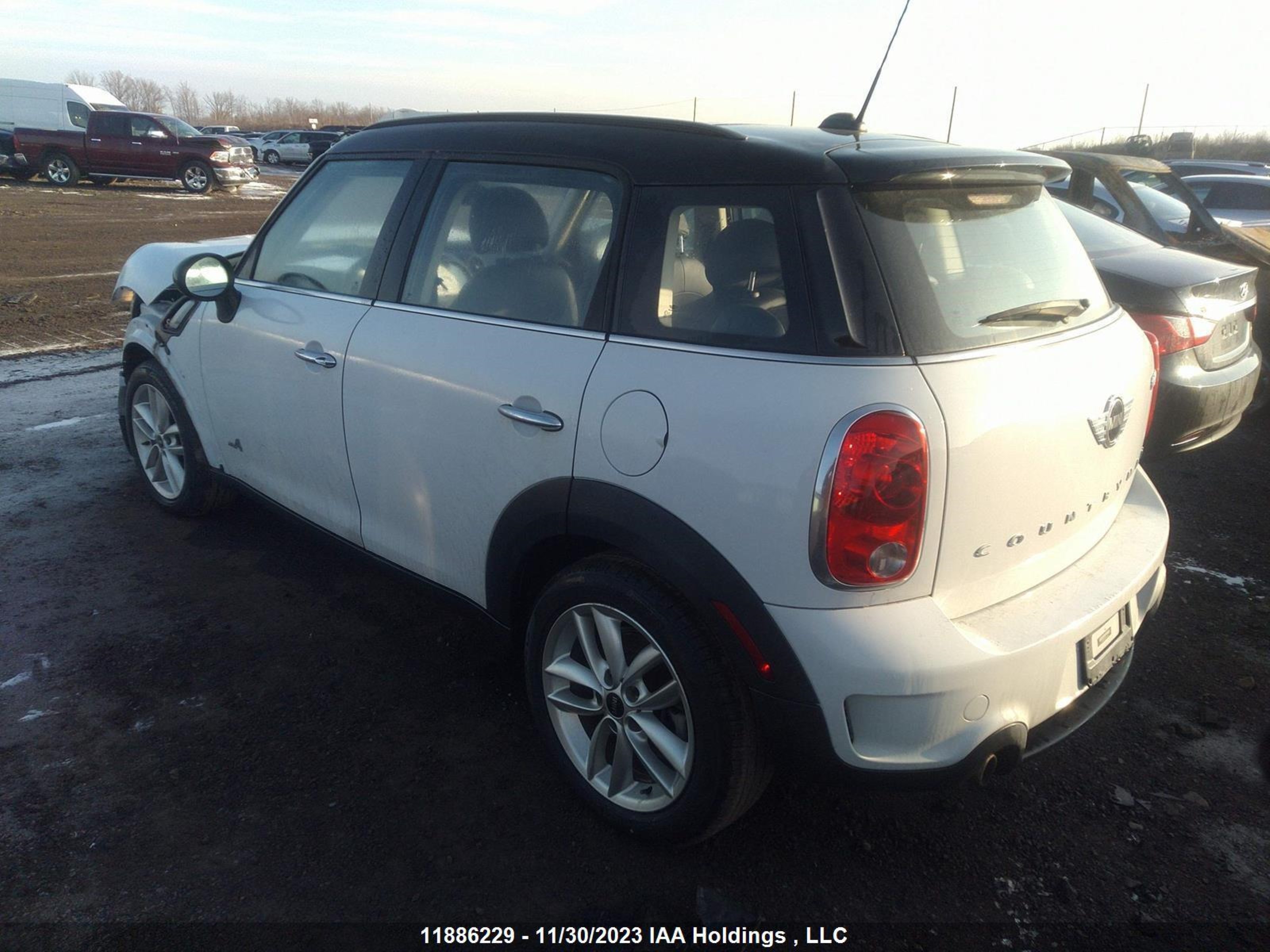 Photo 2 VIN: WMWZC5C53EWP35429 - MINI COUNTRYMAN 