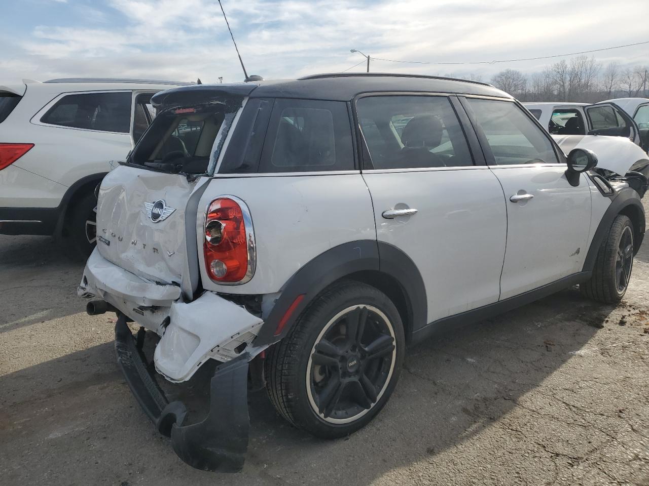 Photo 2 VIN: WMWZC5C54EWP37223 - MINI COOPER 