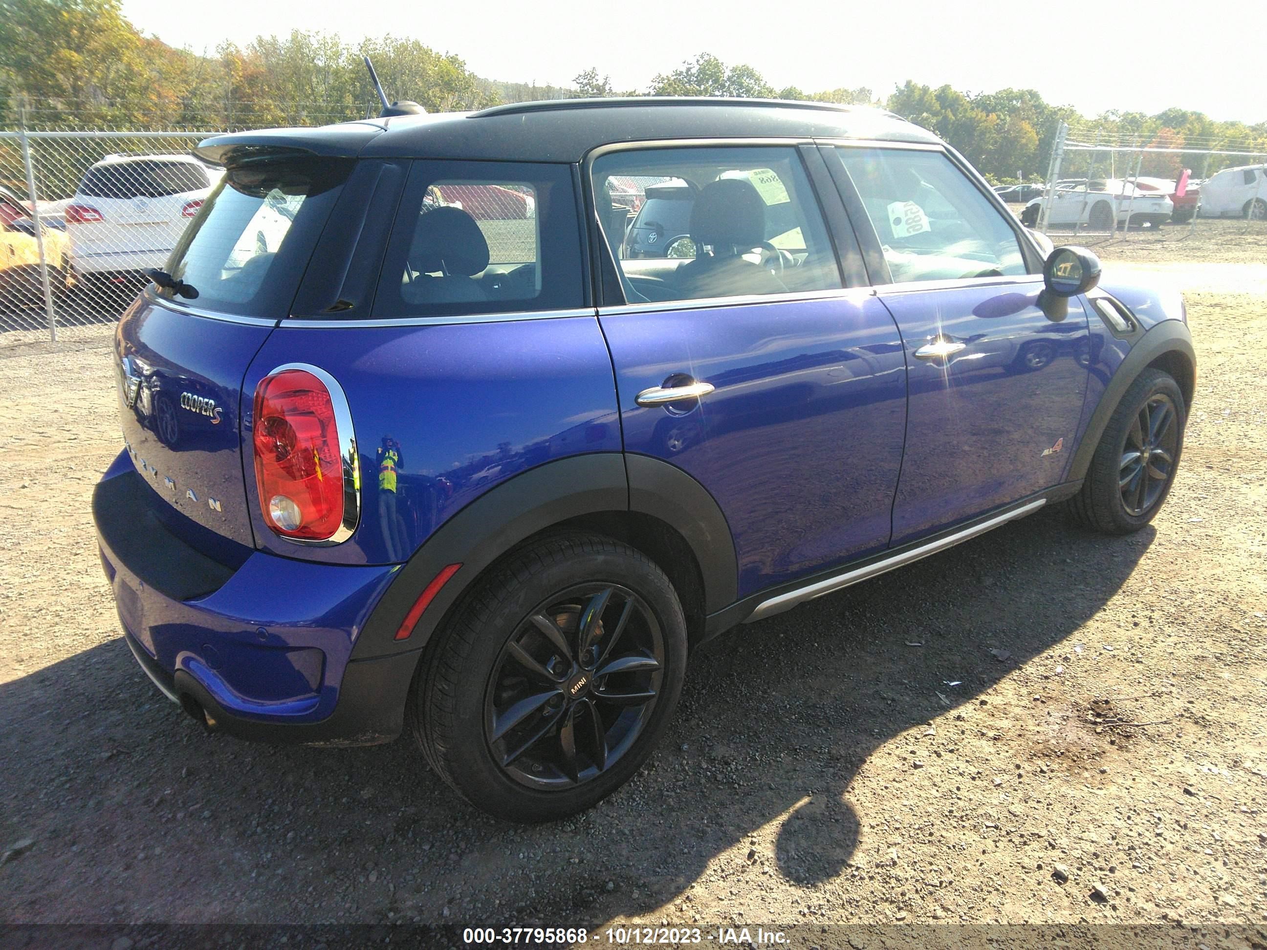 Photo 3 VIN: WMWZC5C54GWU04071 - MINI COUNTRYMAN 