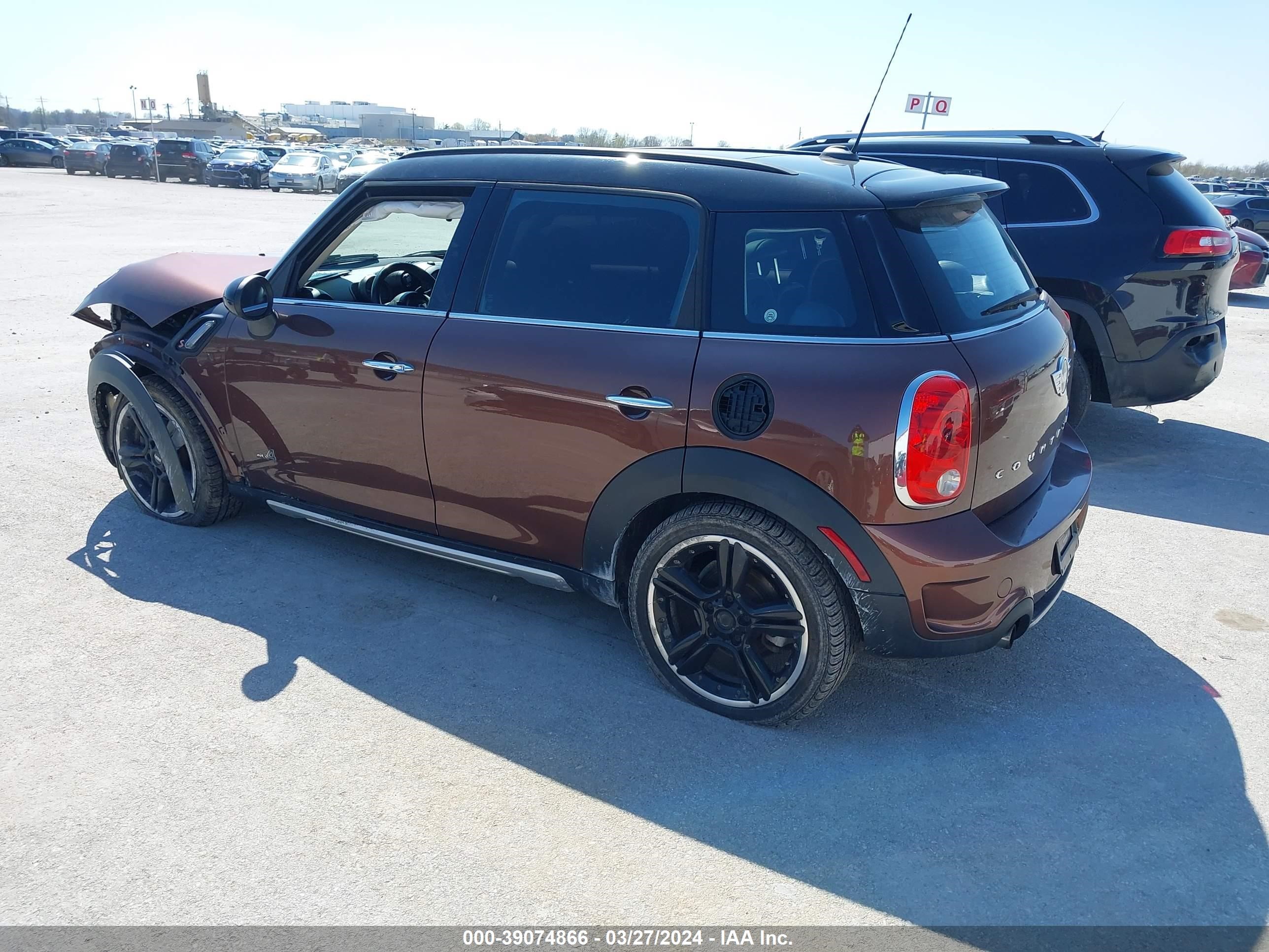 Photo 2 VIN: WMWZC5C56FWP44790 - MINI COUNTRYMAN 