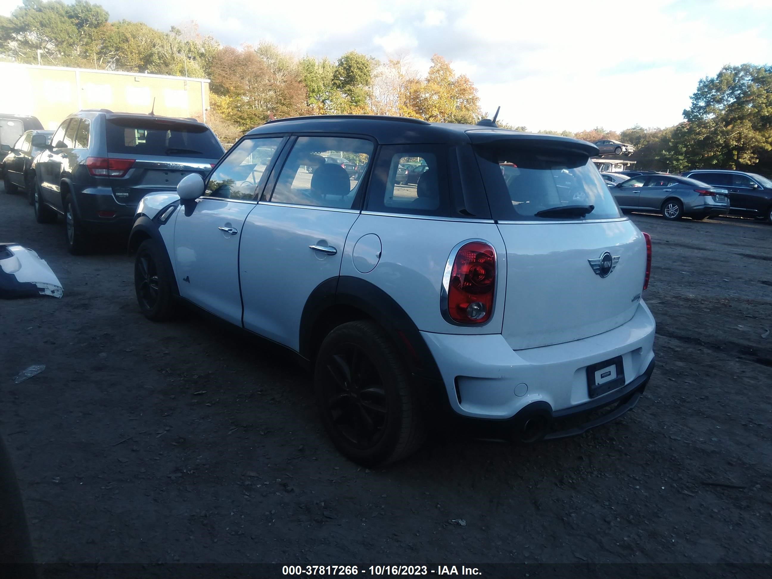 Photo 2 VIN: WMWZC5C57DWM15268 - MINI COUNTRYMAN 