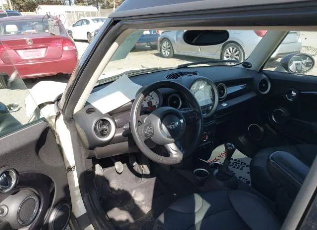 Photo 4 VIN: WMWZF3C54BTX81635 - MINI CLUBMAN 